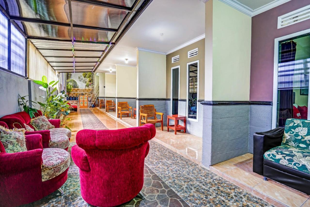 Super Oyo 90642 Lancar Homestay Syariah Tlekung Exterior foto