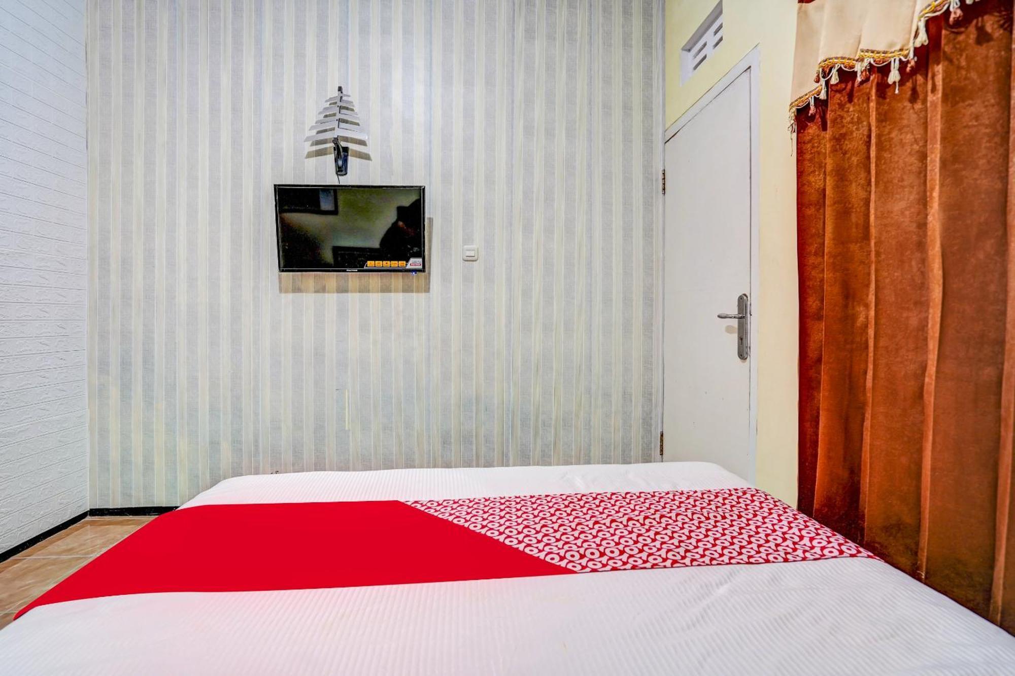 Super Oyo 90642 Lancar Homestay Syariah Tlekung Exterior foto