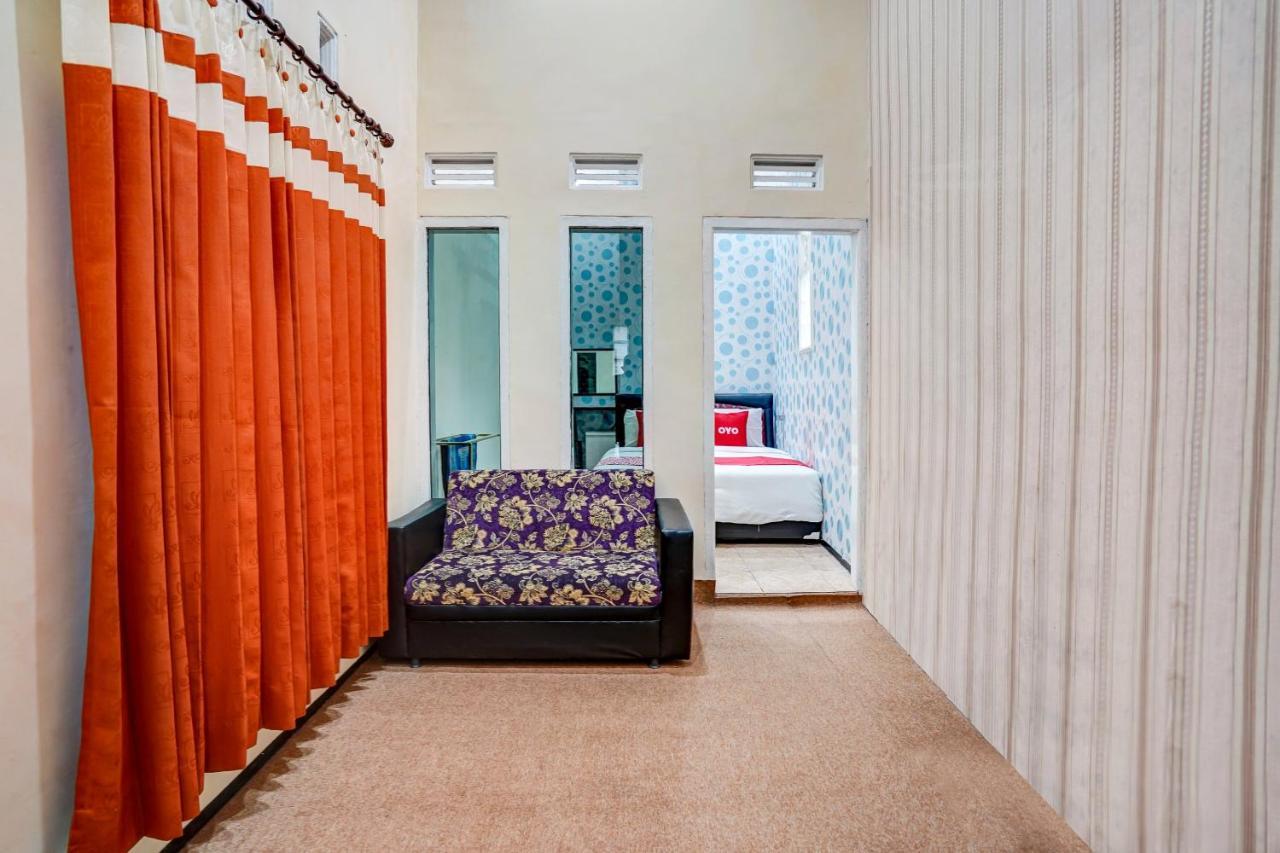 Super Oyo 90642 Lancar Homestay Syariah Tlekung Exterior foto
